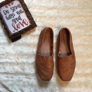 Chestnut Colored Bobs Size 9